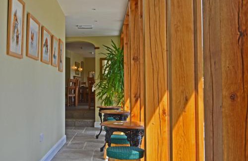 Curry Rivel Hotel | The Drayton Crown
