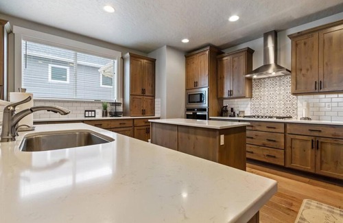 Meridian House | The Dream Home with 5 bedrooms in Meridian ID