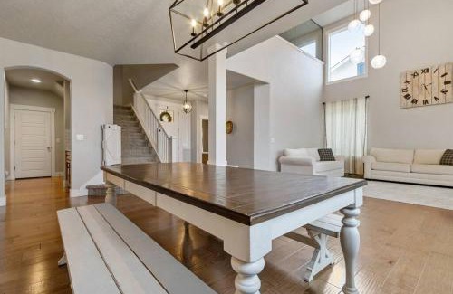 Meridian House | The Dream Home with 5 bedrooms in Meridian ID