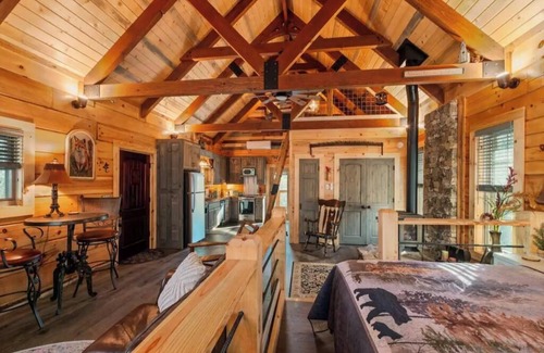 Cherry Log Cabin | THE DREAM ROOM/Quiet & Romantic new build - Blue Ridge/Cherry Log GA.