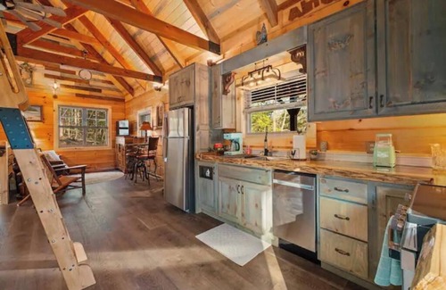 Cherry Log Cabin | THE DREAM ROOM/Quiet & Romantic new build - Blue Ridge/Cherry Log GA.