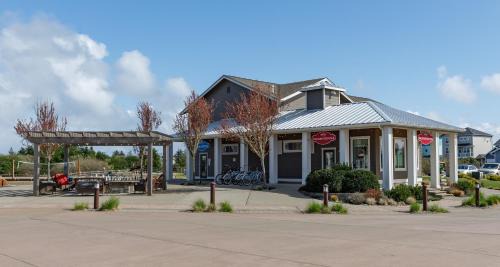 Ocean Shores House | The Driftwood Oyhut Bay Seaside Village