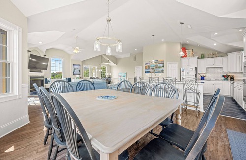 Duck House | The Duck House: 300 ft to Beach, Private Pool, Hot Tub, Comm. Fitness Ctr