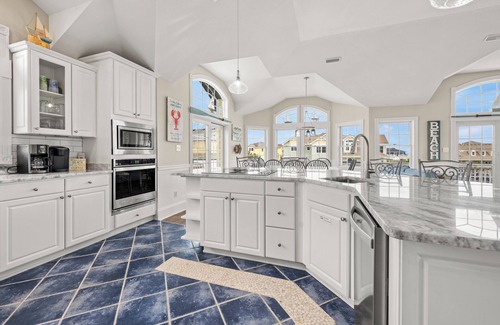 Duck House | The Duck House: 300 ft to Beach, Private Pool, Hot Tub, Comm. Fitness Ctr