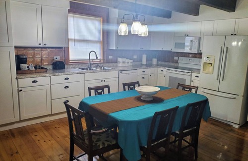 White Lake Cabin | The Ducks Summer Nest @ White Lake NC. A cozy, 5-bedroom 3-bath cabin.