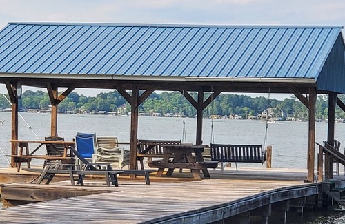 White Lake Cabin | The Ducks Summer Nest @ White Lake NC. A cozy, 5-bedroom 3-bath cabin.