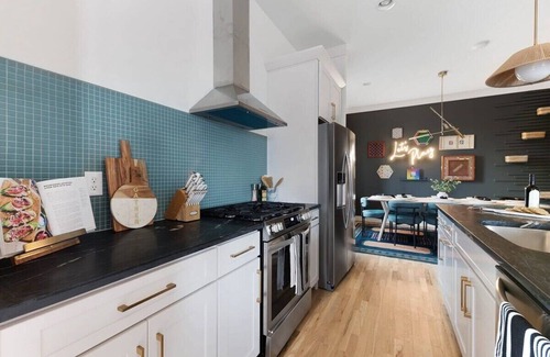 Eighth Avenue House | The Duet - Rooftop Lounge + 1.5 miles to Broadway.