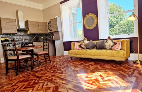 Knott End-on-Sea Cottage | THE DUKE, pet friendly, with hot tub in Garstang