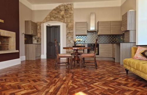 Knott End-on-Sea Cottage | THE DUKE, pet friendly, with hot tub in Garstang