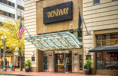 Downtown Portland Hotel | The Duniway Portland, A Hilton Hotel