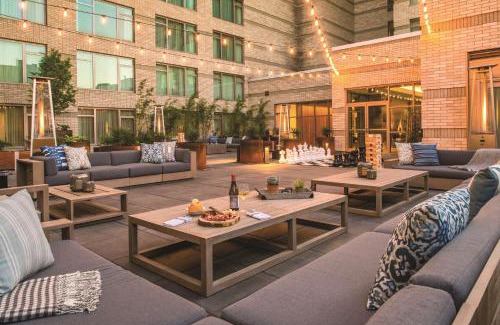 Downtown Portland Hotel | The Duniway Portland, A Hilton Hotel