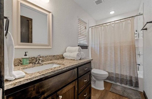 Waco House | The Duo: B In the Heart of Waco TX