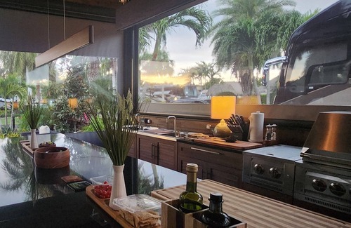 Margate House | The duo of a prestigious holiday home and the comfort of a luxurious Motor Coach