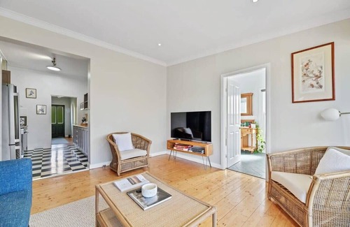 West Bathurst House | The Durham - Revamped 1930s Retreat, Pets Allowed