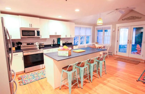 Gloucester Condo | The Duval House
