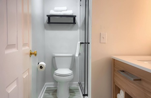 East Sandwich Hotel | The Earl of Sandwich Motel