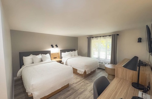 East Sandwich Hotel | The Earl of Sandwich Motel