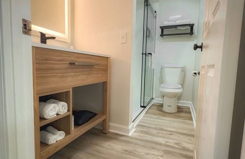East Sandwich Hotel | The Earl of Sandwich Motel