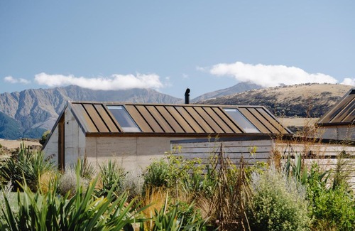 Kawarau Falls House | The Earth House @ Jacks Point