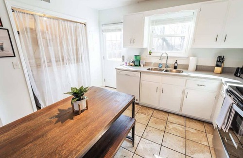 Barclay Drive House | The Eastside 2BR Near 5Points