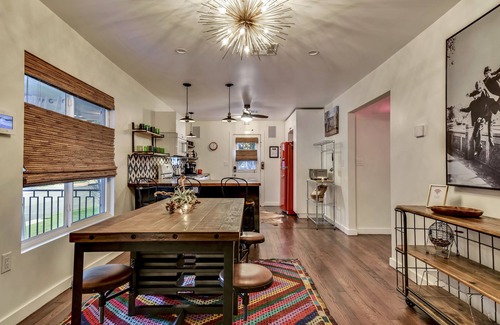 East Cesar Chavez House | The Eastside Lodge Austin
