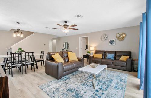 Lake Berkley House | The Eazy Breezy House - 4BR w/Heated Pool
