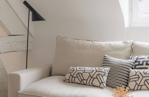 Saint-Thomas-d'Aquin Apartment | The Ecologist, by Veeve