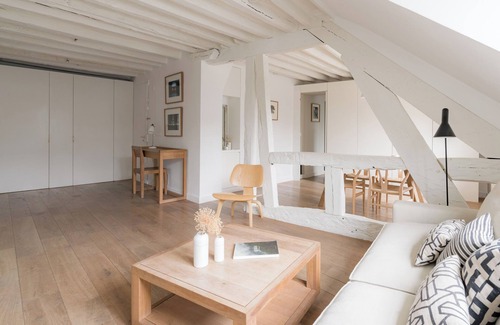 Saint-Thomas-d'Aquin Apartment | The Ecologist, by Veeve