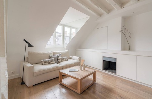Saint-Thomas-d'Aquin Apartment | The Ecologist, by Veeve