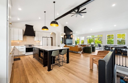 Ephraim House | The Edelweiss: NEW 6 BR/Theatre/Game Room/Fire Pit