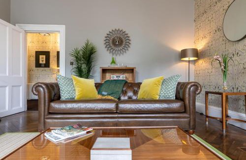 Old Town Apartment | The Edinburgh Address - Castle View Apartment