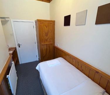 Salford Hotel | The Egerton Arms Hotel Salford