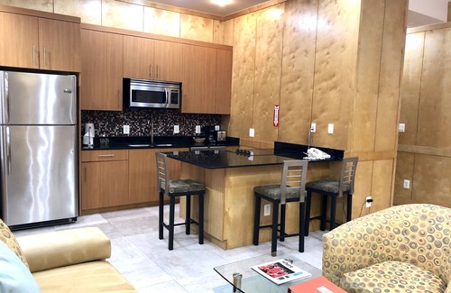 Mount Vernon Square Apartment | The Eldon Luxury Suites
