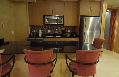 Mount Vernon Square Apartment | The Eldon Luxury Suites