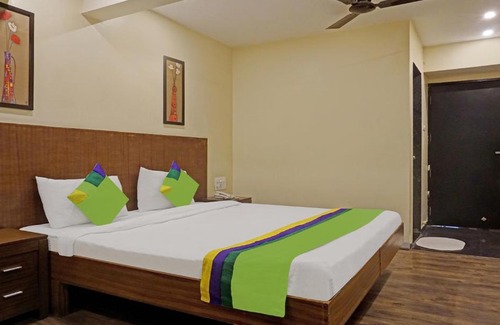 Clover Park Hotel | The Elite Suites
