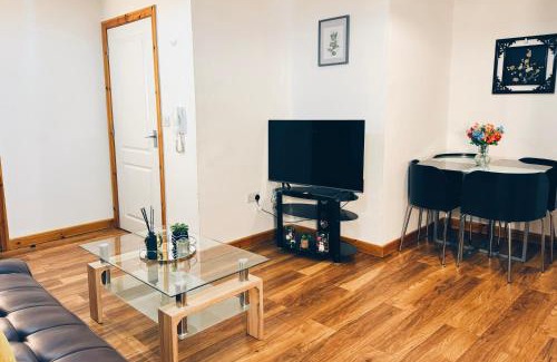 Old Trafford Apartment | The EliteApex