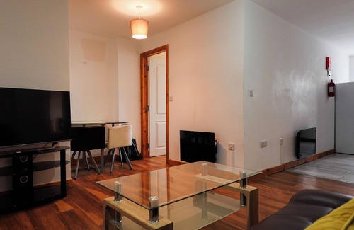 Old Trafford Apartment | The EliteApex