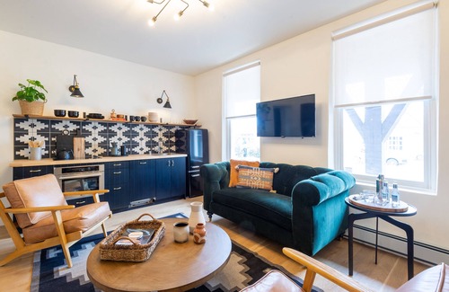 Santa Fe Apartment | The "Ella-Mila" - Classy 2 Bedroom with en-suites - steps from the Plaza