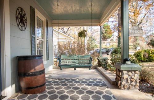 Villa Rica House | The Elliott Haus: Great For Families. Long Stays. Fully Stocked Kitchen