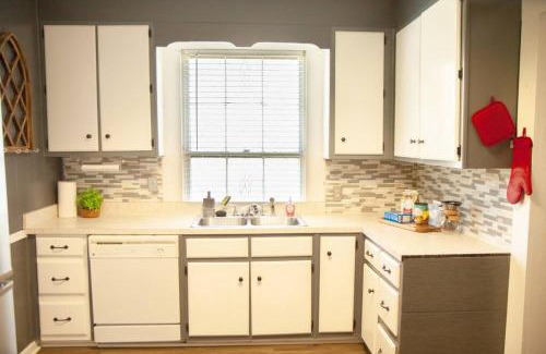 Villa Rica House | The Elliott Haus: Great For Families. Long Stays. Fully Stocked Kitchen
