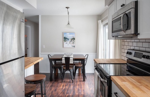 Frankfort House | The Elm Cottage - 1mi to Frankfort Beach