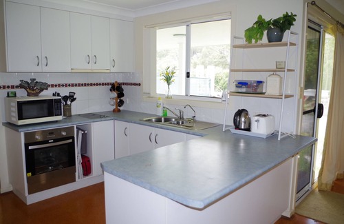 Emerald Beach House | The Emerald Cottage retreat - close to beaches