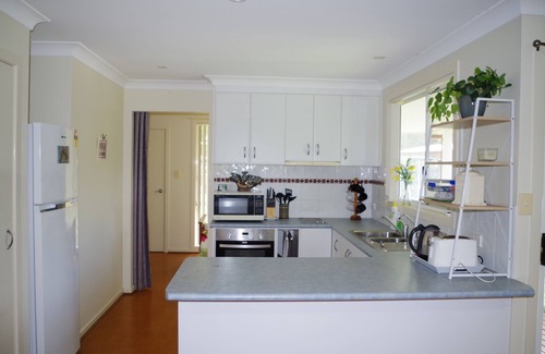 Emerald Beach House | The Emerald Cottage retreat - close to beaches