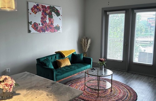 Lindridge-Martin Manor Apartment | The Emerald Gem