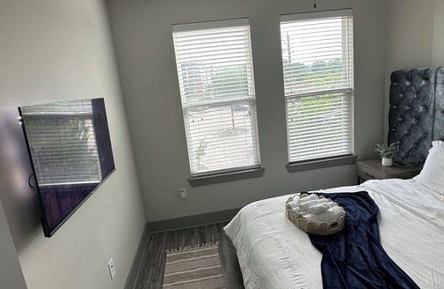 Lindridge-Martin Manor Apartment | The Emerald Gem