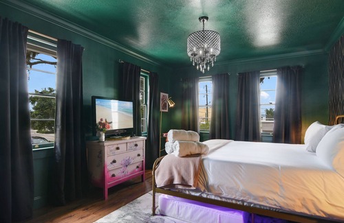 Sanford House | The Emerald Ritz Downtown