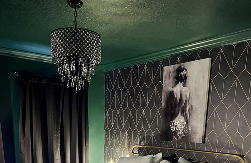 Sanford House | The Emerald Ritz Downtown