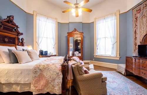 East of Broadway Bed & Breakfast | The Empress of Little Rock