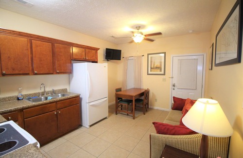 Cedar Grove Apartment | The Enchanted Studio Green