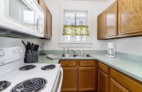 Portsmouth Apartment | The Enchantment of Old Towne Portsmouth - Suite 2